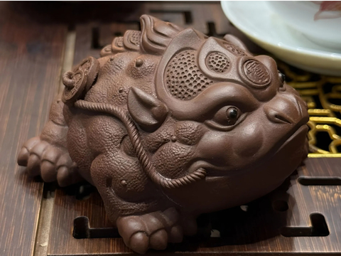 Three-legged toad, clay
